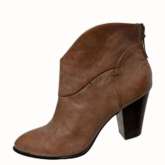 B. Makowsky Quinn Womens Brown Leather Ankle Booties Size 8.5 Almond Toe - Picture 1 of 13